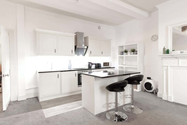 Fridge, microwave, stovetop, electric kettle