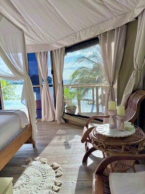 2 室のベッドルーム、セーフティボックス (室内)、デスク、アイロン / アイロン台