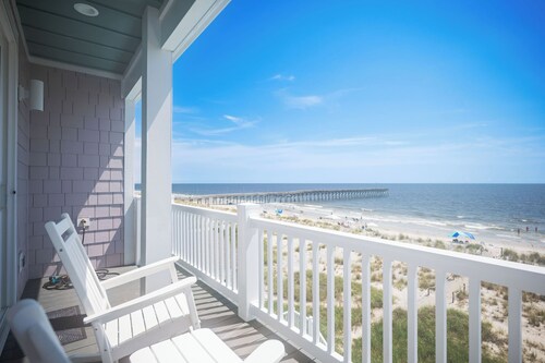 Ollie's Point: Spectacular Oceanfront Home With Pool and Elevator