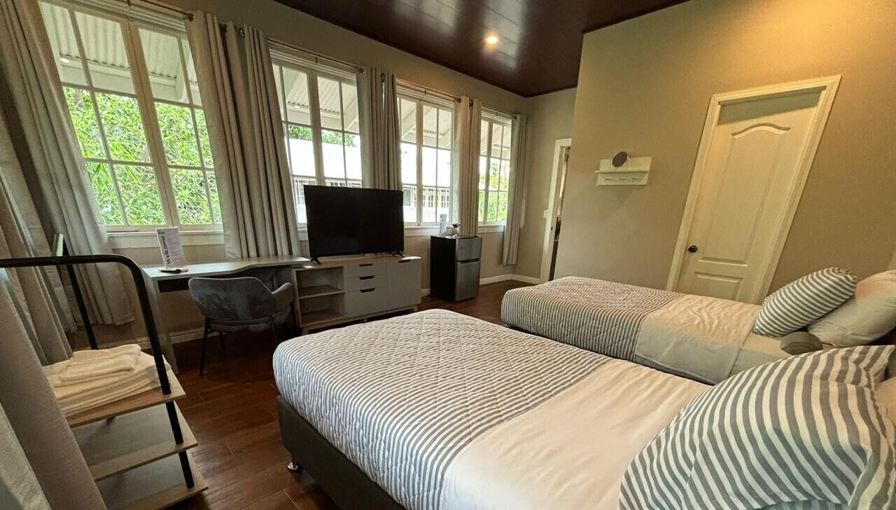 6 chambres, bureau, Wi-Fi, draps fournis