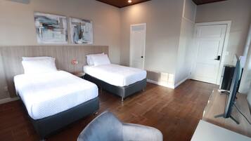 6 chambres, bureau, Wi-Fi, draps fournis