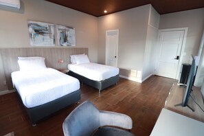 6 slaapkamers, een bureau, wifi, beddengoed