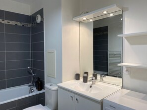 Towels, soap, shampoo, toilet paper - Studio Cosy Proche Paris (Deuil-la-Barre)