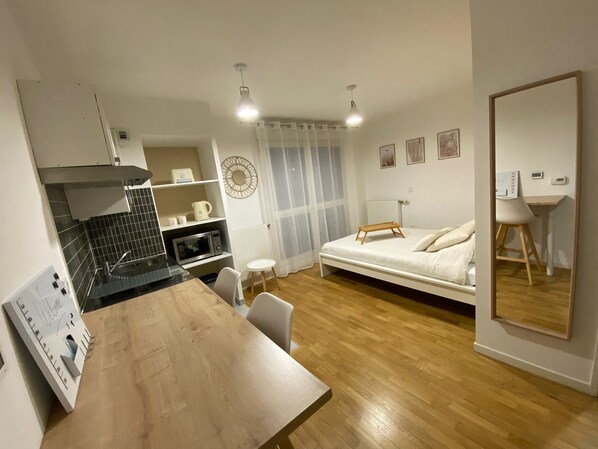 1 bedroom, WiFi, bed sheets - Studio Cosy Proche Paris (Deuil-la-Barre)