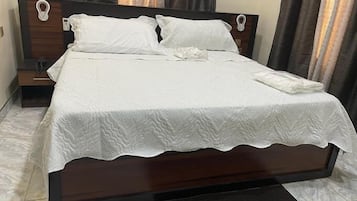 Comfort Room, Balcony, City View | Bathroom | Hair dryer, towels, soap, shampoo