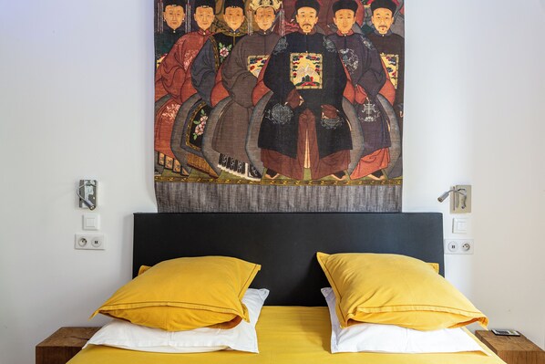 1 室のベッドルーム、デスク、アイロン / アイロン台、旅行用ベビーベッド