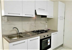 冷蔵庫、コンロ