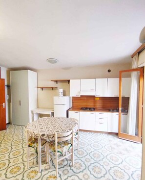 Kühlschrank, Herdplatte