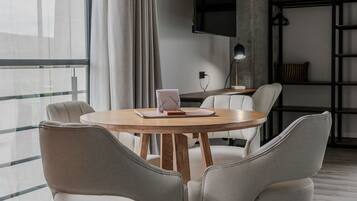 Deluxe Apartment | Dining