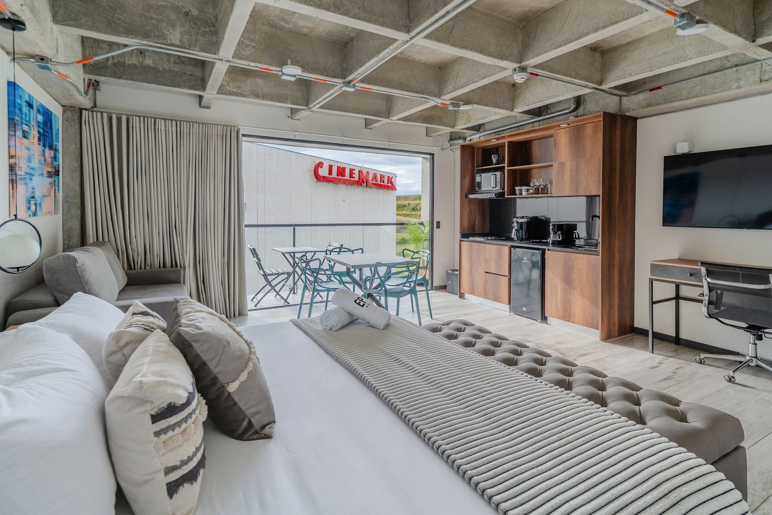 公寓 | 高档床上用品、特色装修、特色家居、办公桌