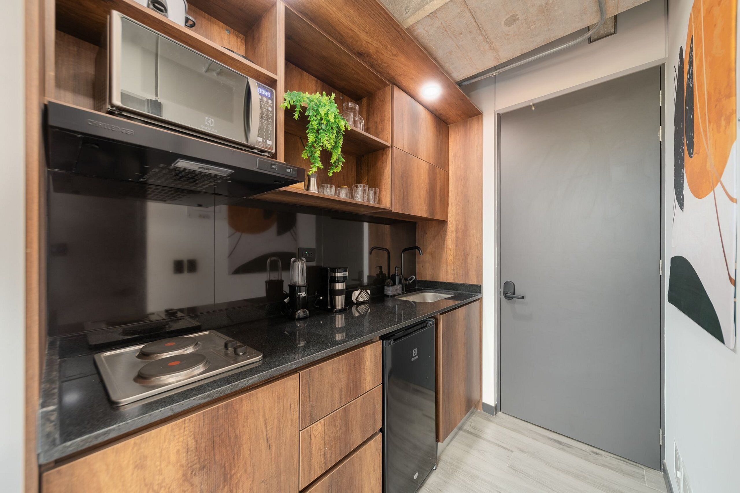 Apartemen Klasik | Dapur pribadi | Lemari es, microwave (berdasarkan permintaan), dan blender