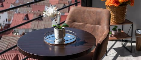 Classic Apartment | Outdoor dining