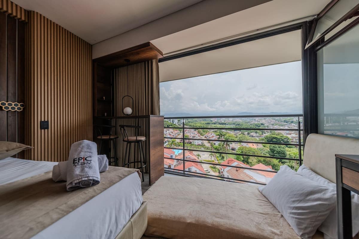 Apartment | Premium bedding, individually decorated, individually furnished, desk