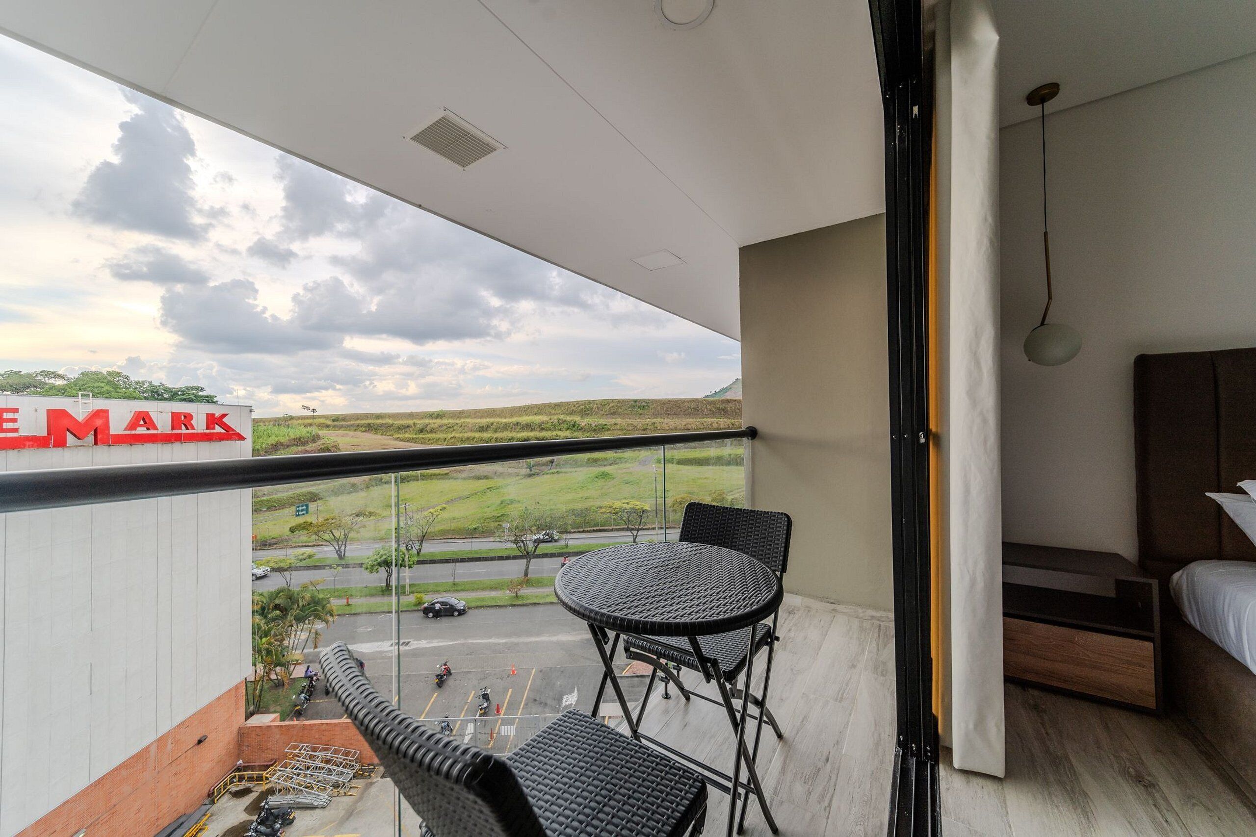 Apartamento superior | Restaurante al aire libre