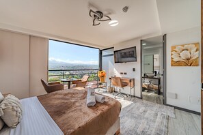 Classic Apartment | Premium bedding, individually decorated, individually furnished, desk - Epic Suites x Ahead (Pereira)