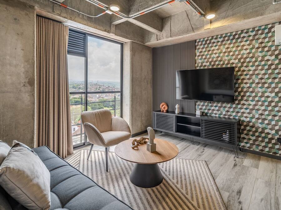 Apartamento Confort | Zona de estar | Televisión de 30 pulgadas con canales por cable