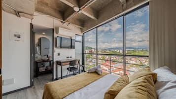 Classic Apartment | Premium bedding, individually decorated, individually furnished, desk