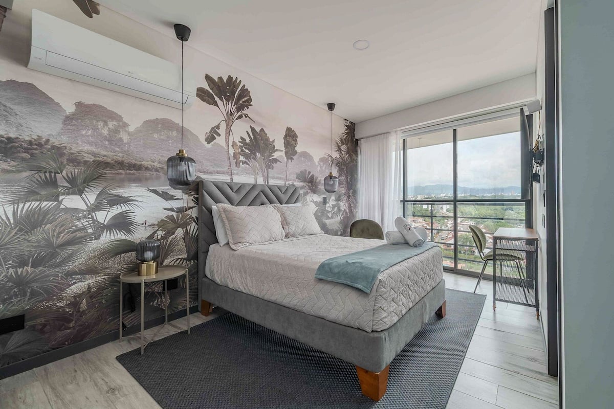 Classic Apartment | Premium bedding, individually decorated, individually furnished, desk