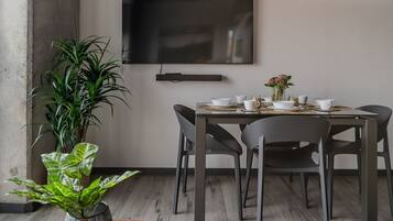 Grand Apartment, 2 Bedrooms | Dining