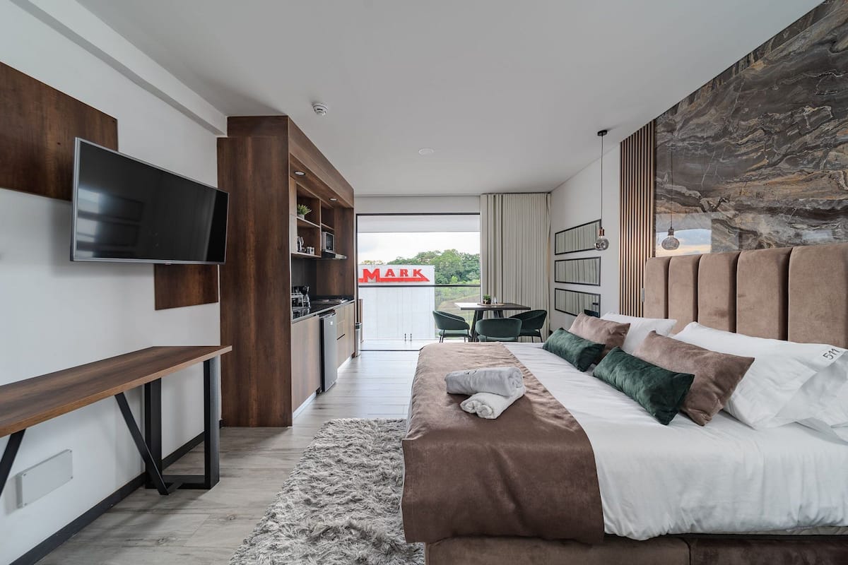 Departamento superior | 1 habitación, ropa de cama de alta calidad y decoración personalizada