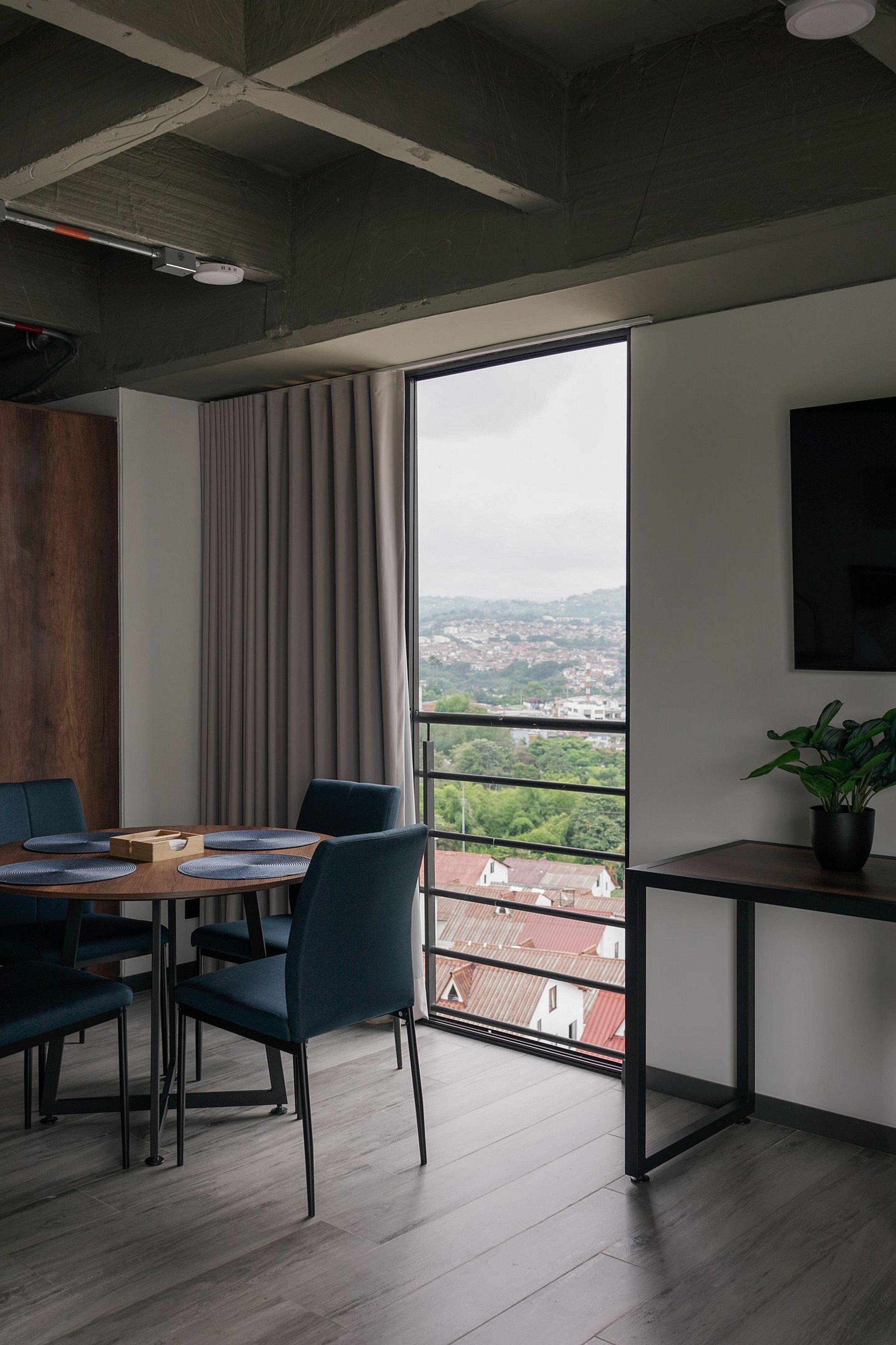 Deluxe Apartment | Dining