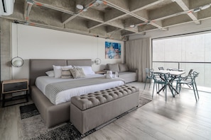 Apartment | Premium bedding, individually decorated, individually furnished, desk