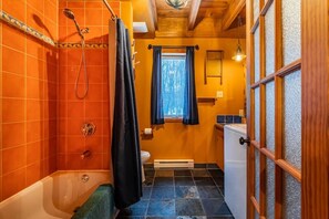 Hair dryer, towels - The Rustic - Nature retreat with Private SPA (Saint-Adolphe-d'Howard)