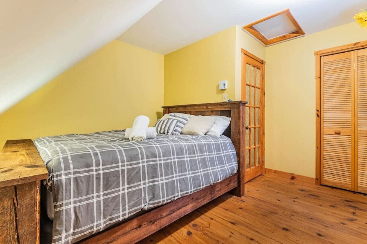 3 chambres, bureau, Wi-Fi gratuit, draps fournis