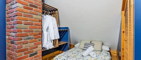 3 عدّة غرف نوم ومكتب وواي فاي مجانًا وملاءات أسرّة