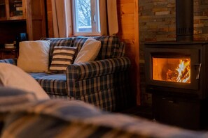 Smart TV, fireplace, video games - The Rustic - Nature retreat with Private SPA (Saint-Adolphe-d'Howard)