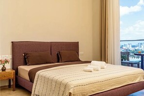 1 Schlafzimmer, Schreibtisch, Bügeleisen/Bügelbrett, Reisekinderbett