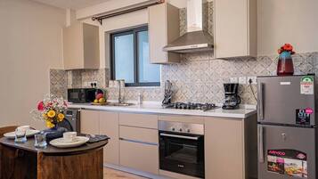 Fridge, microwave, oven, stovetop