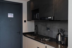 Coffee/tea maker, fridge, microwave, oven - Altura 1 bedroom Rooftop pool & Gym (Nairobi)