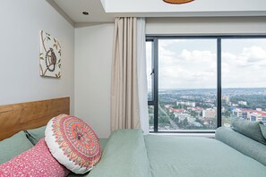 1 bedroom, desk, iron/ironing board, travel crib - Altura 1 bedroom Rooftop pool & Gym (Nairobi)