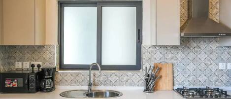 Fridge, microwave, oven, stovetop