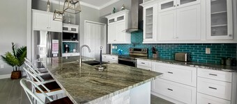 Sleeps 6, FULL refund*, heated salt pool