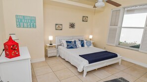 4 bedrooms, iron/ironing board, free WiFi, bed sheets - Seascape - Spa/Whilrpool, South Terrace, 4 Bedroom (Cape Coral)