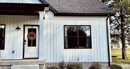 New Charming 2-bedroom house in enjoyable New Haven, 6 Miles from Bardstown!