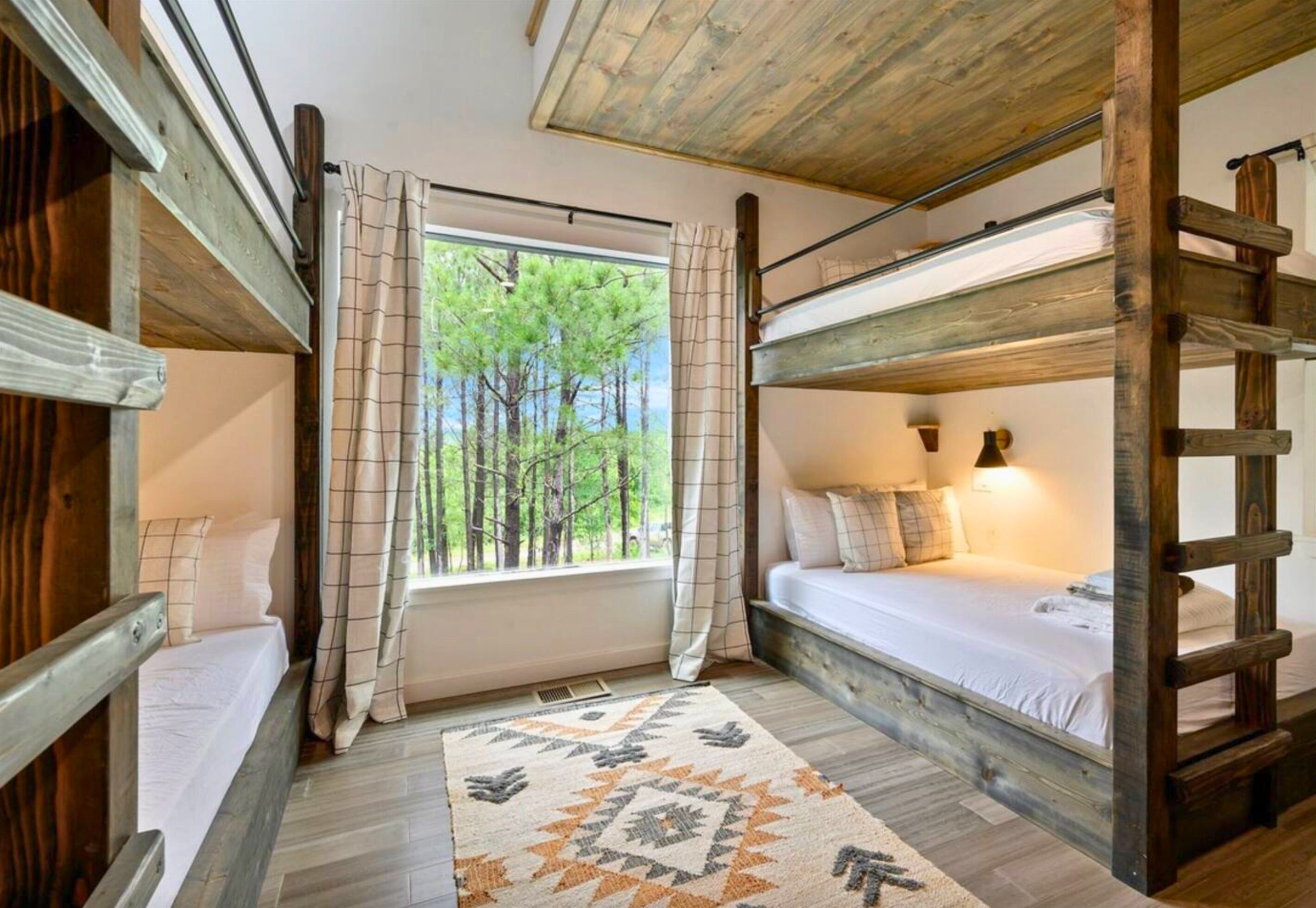 5 bedrooms, iron/ironing board, free WiFi, bed sheets