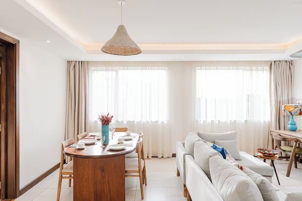 Smart TV - 2 bedroom - Bright and Spacious - Westlands Living
(Nairobi)