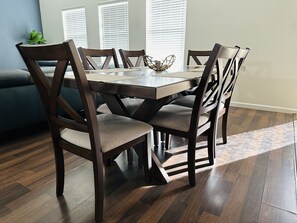 Dining - Sandy Retreat for family and groups Austin (Round Rock)