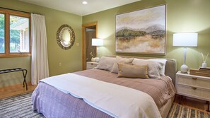 4 bedrooms, desk, iron/ironing board, free WiFi