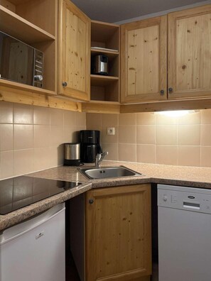 Microwave, oven, dishwasher - Resort center, 3rd floor, swimming pool, sauna, balcony, tv, 40m², Les Orres (Les Orres)