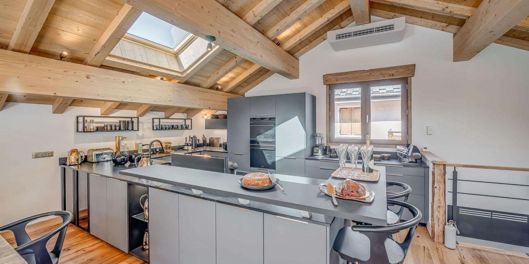 Réfrigérateur, micro-ondes, four, lave-vaisselle