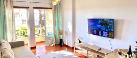 Apartment | 1 bedroom, desk, Internet