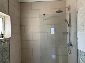 Villa | 5 Schlafzimmer, Schreibtisch, schallisolierte Zimmer, Internetzugang