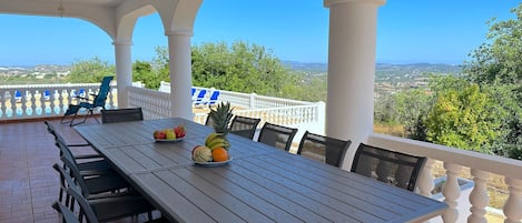 Villa | 5 slaapkamers, een bureau, geluiddichte muren, snel internet