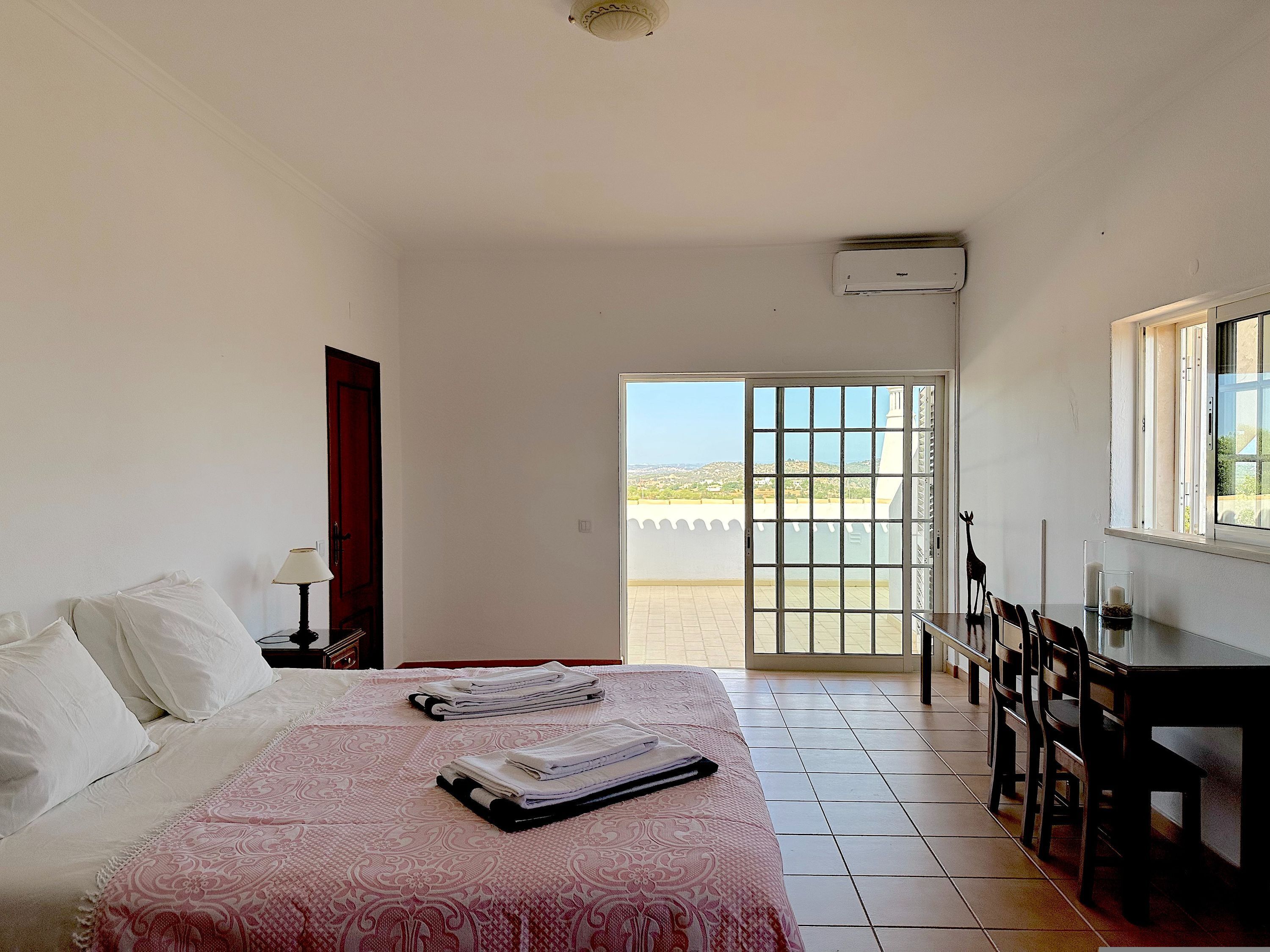 5 habitaciones, escritorio y sistema de insonorización 