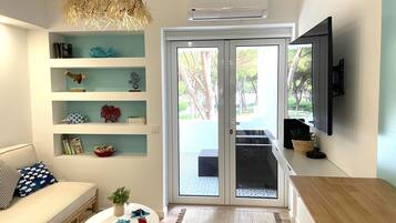 Studio | 1 bedroom, Internet