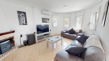 Vil·la | Sala d'estar | Televisor